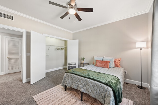 Photo - Big Bass Apartments