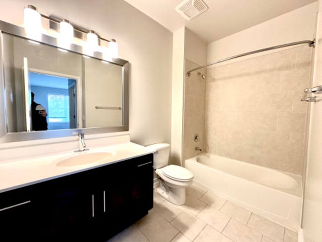 Photo - 450 Warrenville Rd Unit 2