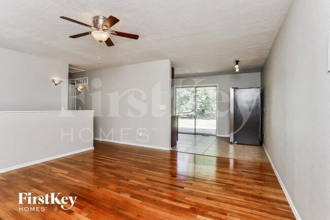 Photo - 1107 Burgundy Ln