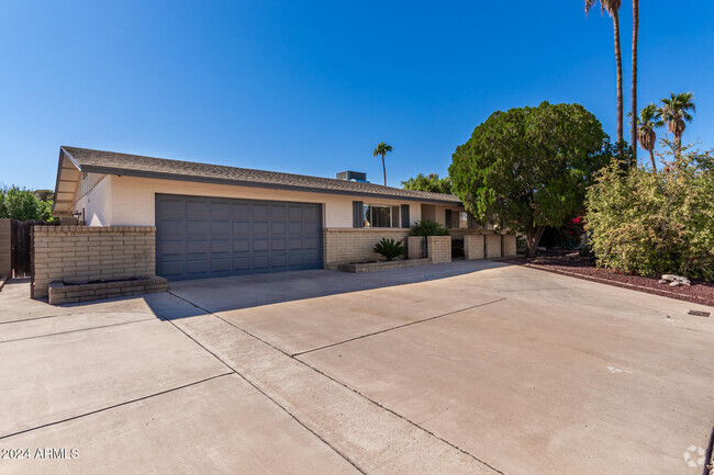 Building Photo - 2311 W Del Oro Cir Rental