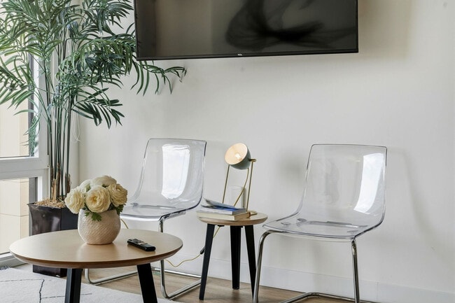 Photo - 853 W Blackhawk St Unit ID1466140P