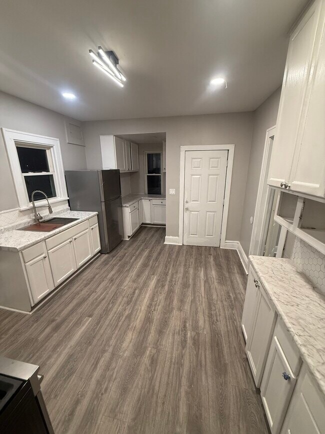 Photo - 746 N Schuyler Ave