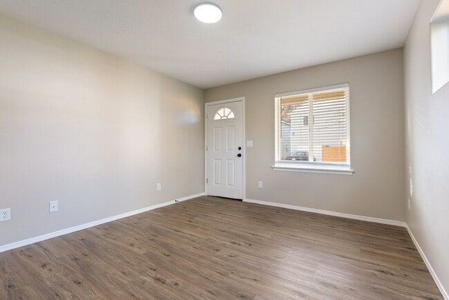 Photo - 4 bedroom/2.5 bathroom available in SE Portland