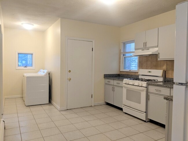 Photo - 83 Yorktown St Unit 1