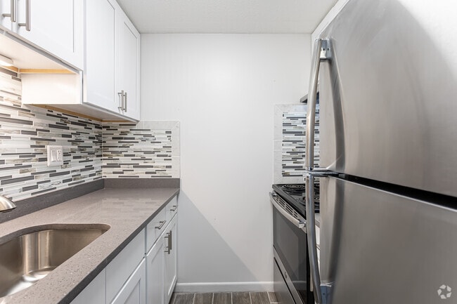 Kitchen - Pleasant Park Apartments