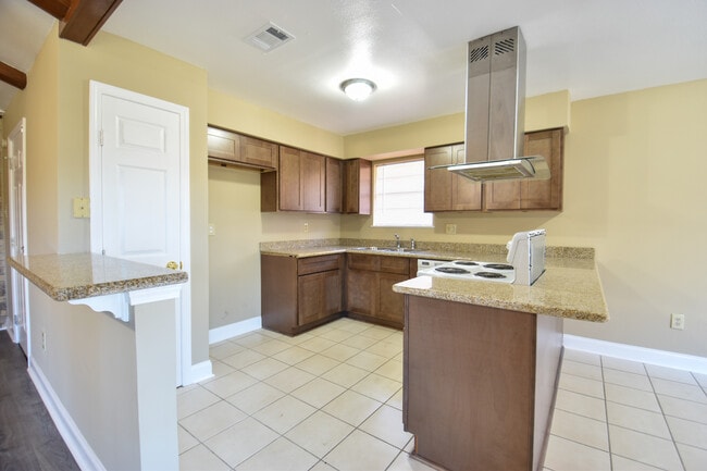 Photo - 2800 Yorktowne Dr