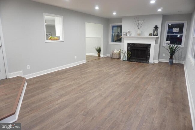 Photo - 295 Overleaf Ct