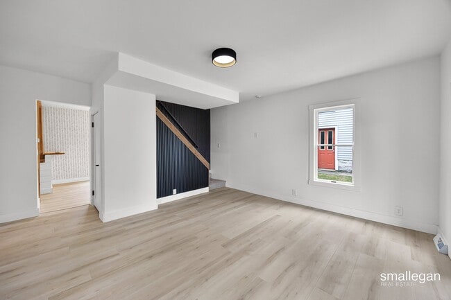 Photo - 1322 Hurd St SE