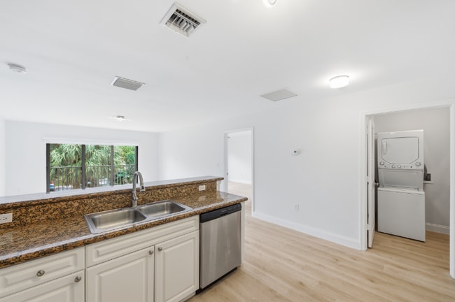 Photo - 2691 Albatross Rd N