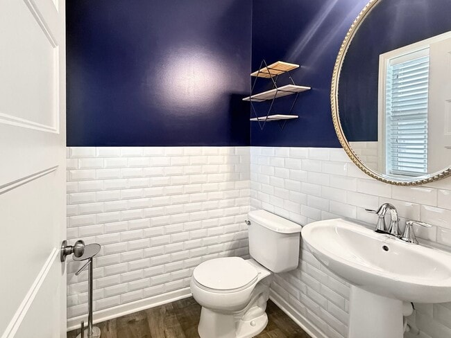 Photo - 5526 Wisconsin Ave N