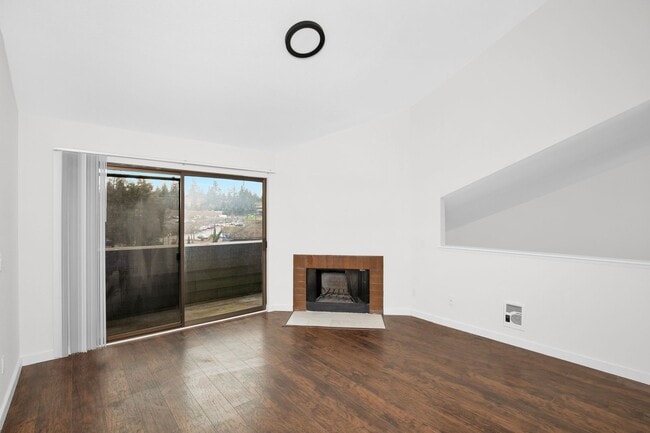 Photo - 2 Bedroom Plus Bonus Room in the Heart of Bellevue