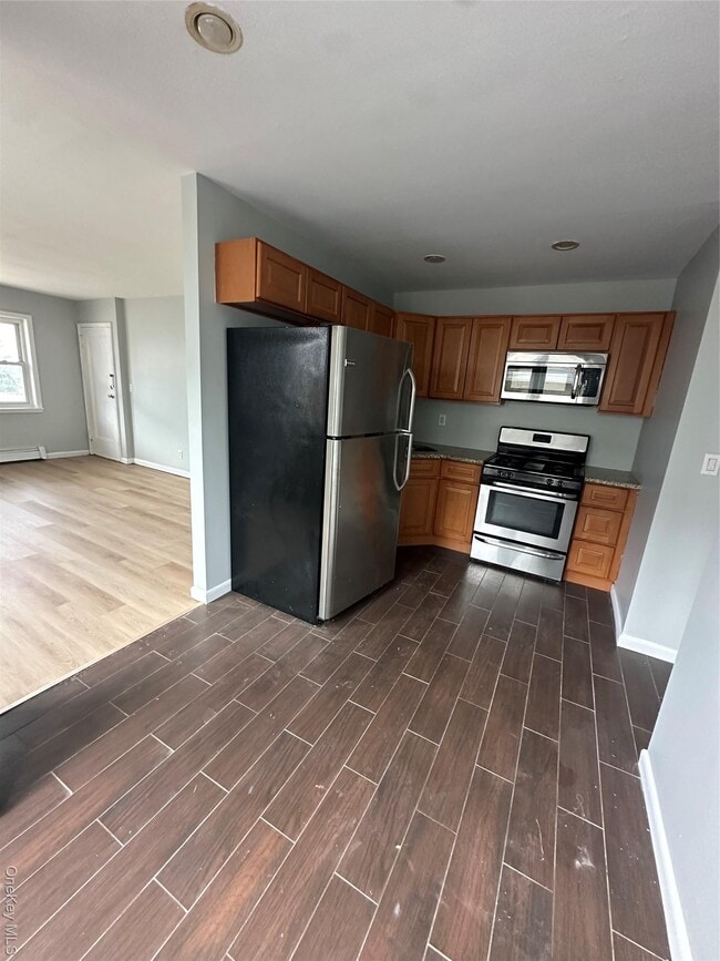 Photo - 665 E Broadway