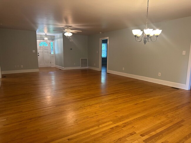 8024 Bradford Ln