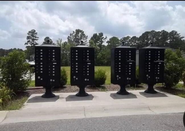 Photo - Like New Townhome!