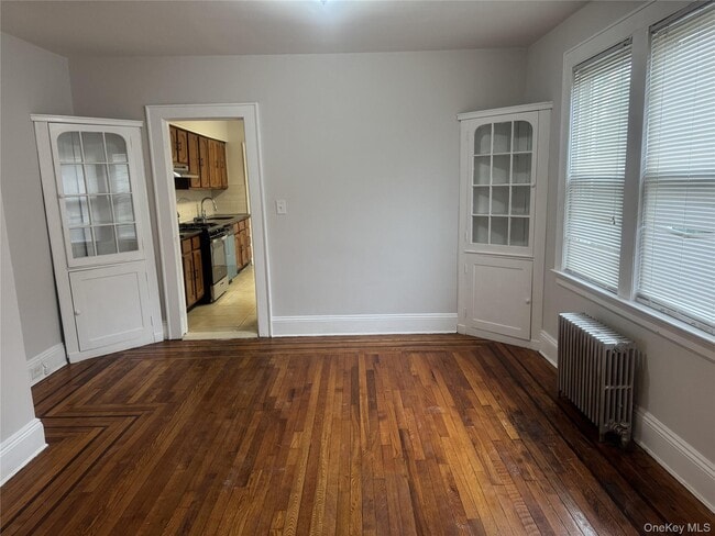 Photo - 267 Schenck Ave Unidad Apt# Right