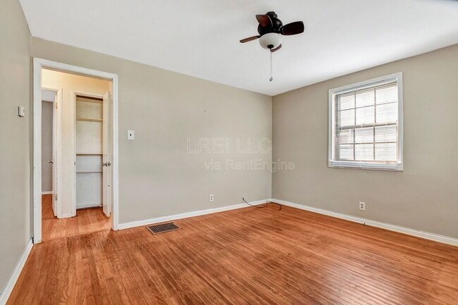 Photo - 704 Compton St