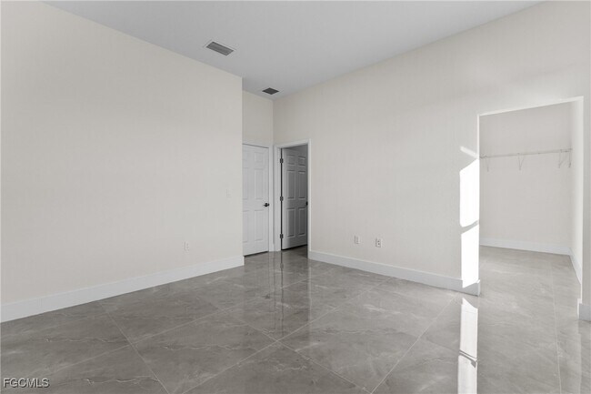 Photo - 1134 Cummings St E