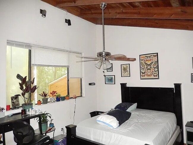 Photo - Spacious 1BR Retreat Near FSU & TCC – Vaulted Ceilings, Private Deck & Washer/Dryer Included!