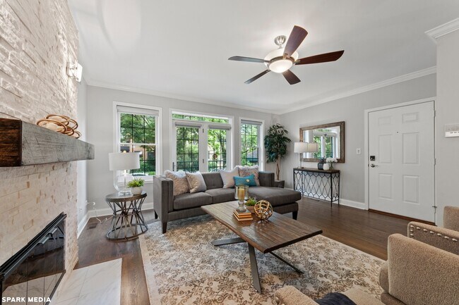 Photo - 849 W Lakeside Plz Unit 1E