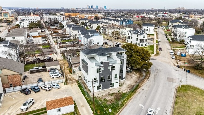 Photo - 2400 Benbrook Dr Unit 108