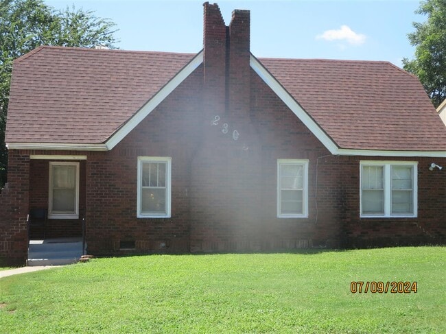 Building Photo - 2308 NE 21st St