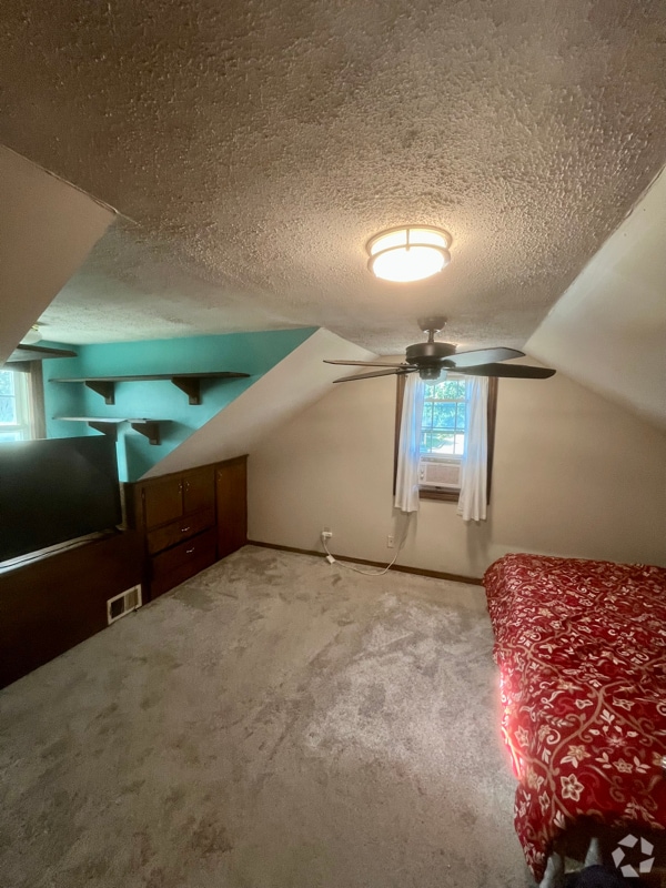 Building Photo - 5546 S Newport Ave Rental