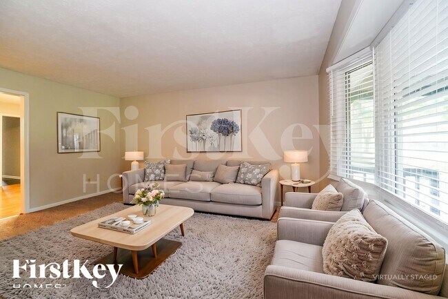 Photo - 284 Bristol Dr SW