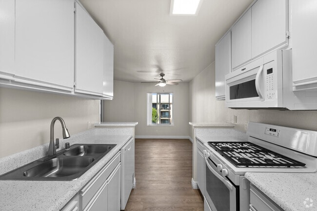 2BR, 2BA - 1,128SF - Kitchen