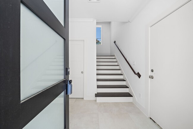 Photo - 1015 W 24th St