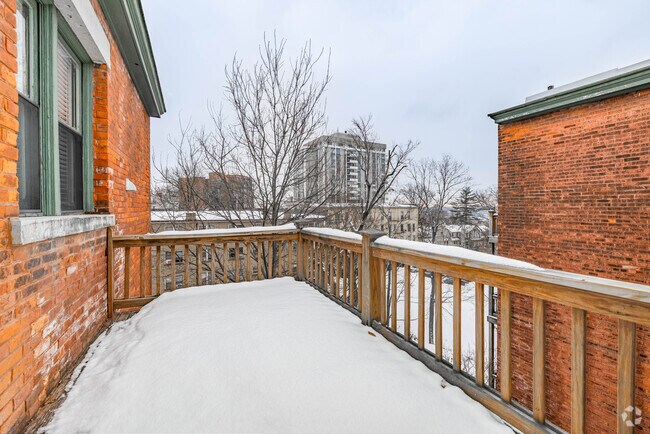 2BR, 1BA - 1,200SF - Balcony