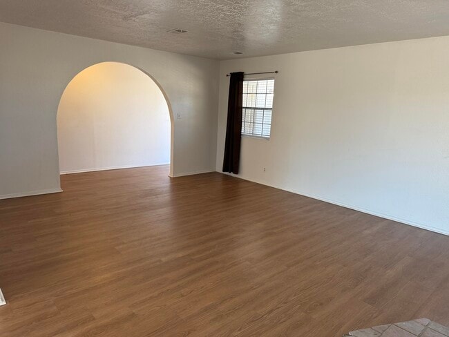 Photo - 840 Bravo Ct SE