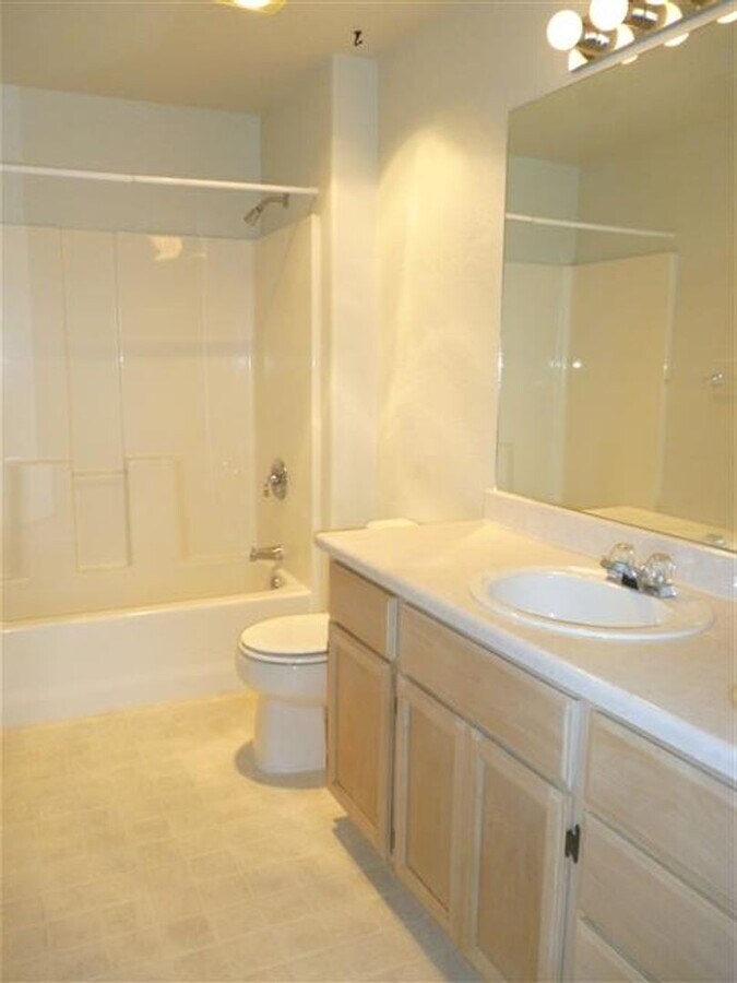 Photo - Great Townhouse with Large fenced Back Yar...