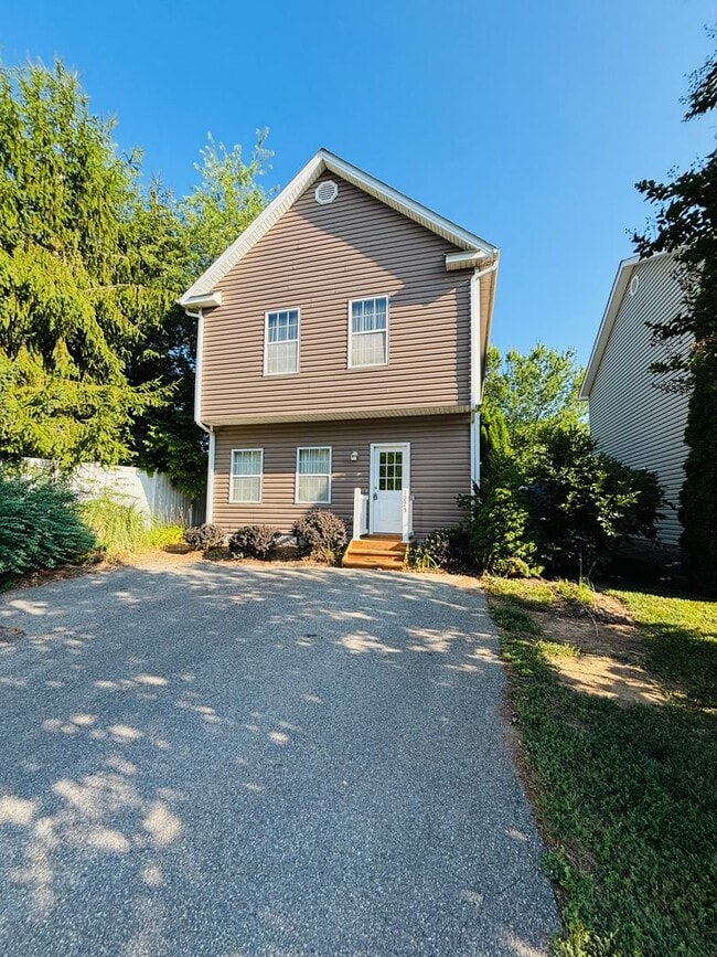 Photo - 3 Bedroom, 2.5 Bath Townhouse