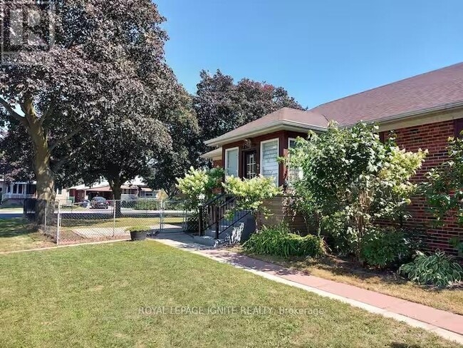 Photo - 2 Waringstown Dr