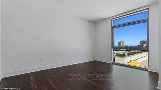 Photo - 1460 N Halsted St