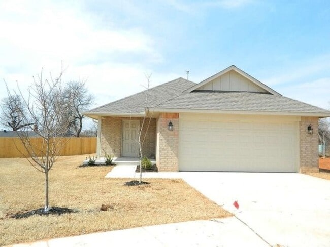 Building Photo - 4 Bed, 2 Bath with Storm Shelter and Large Backyard