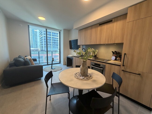 Photo - 121 NE 5th St Unidad SI ID1388734P