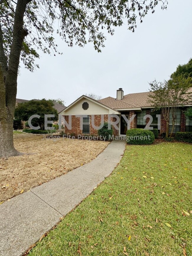 Building Photo - Stunning 3/2/2 Duplex in DeSoto For Rent!