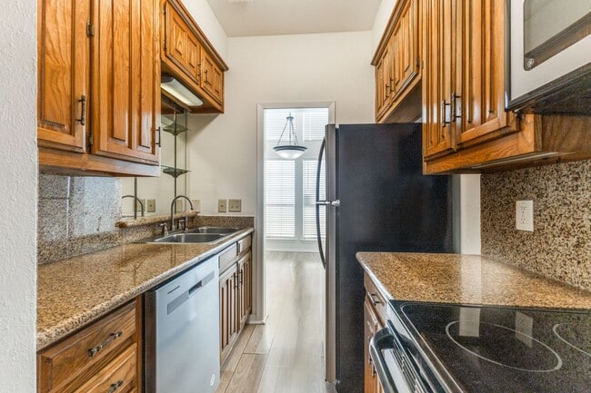 Building Photo - 3909 Rawlins St Unit 3909 Rawlins #108