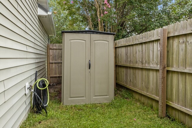 Photo - 300 Foxhall Rd