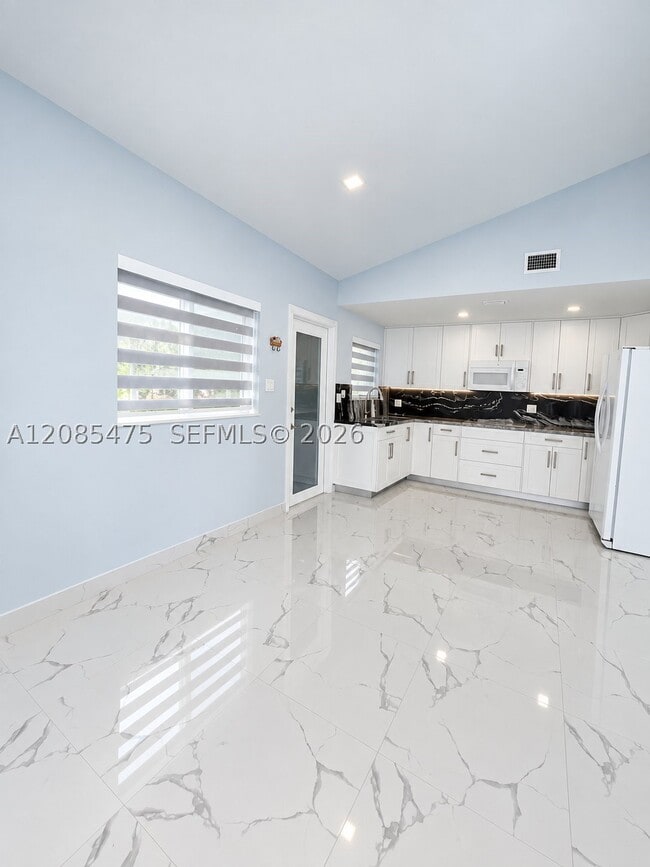 Photo - 871 SE 4th St