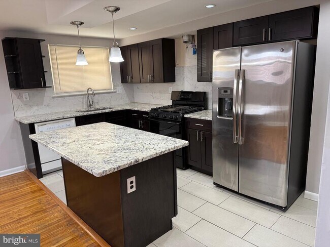 Photo - 9304 Lansford St