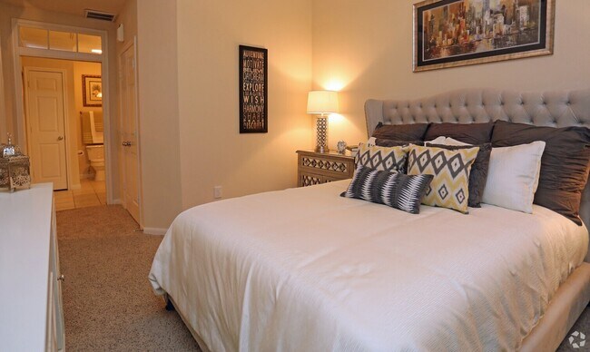 Photo - Easy to Picture Yourself Here Unit LRB1