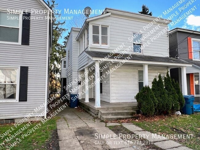 Building Photo - 920 Fourth St. NW --1 Unit 1