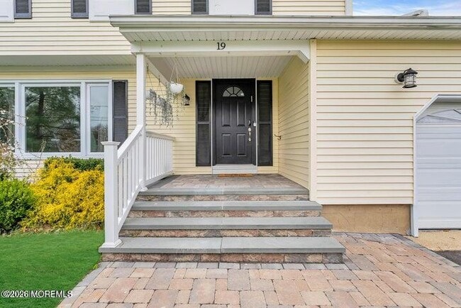 19 Fieldstone Ln