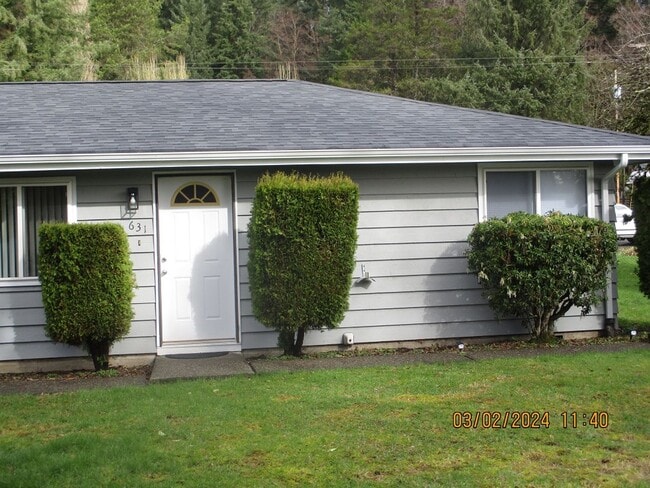 Building Photo - 631 N 13th St Unit 631 N. 13th St.