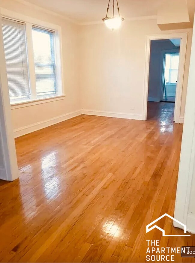 Photo - 2839 W Nelson St Unit 2