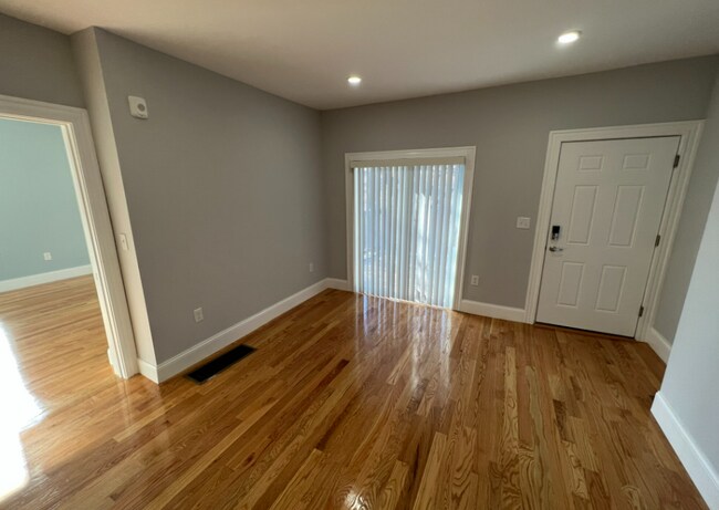 Photo - 134 Oxford St