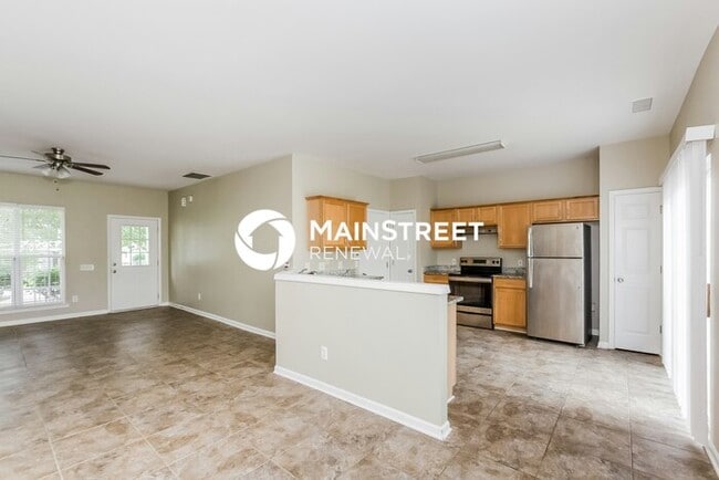 Photo - 3 Bedroom Pet-Friendly Home in Charlotte, NC with Main Street Renewal