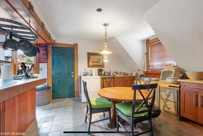 Photo - 1046 W Barry Ave Unit 3